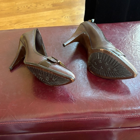 Via Spiga Women's Dark Brown Heels with Gold Buckle - Picture 6 of 9